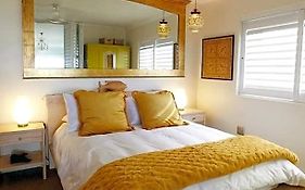 Dolphin Inn Guesthouse